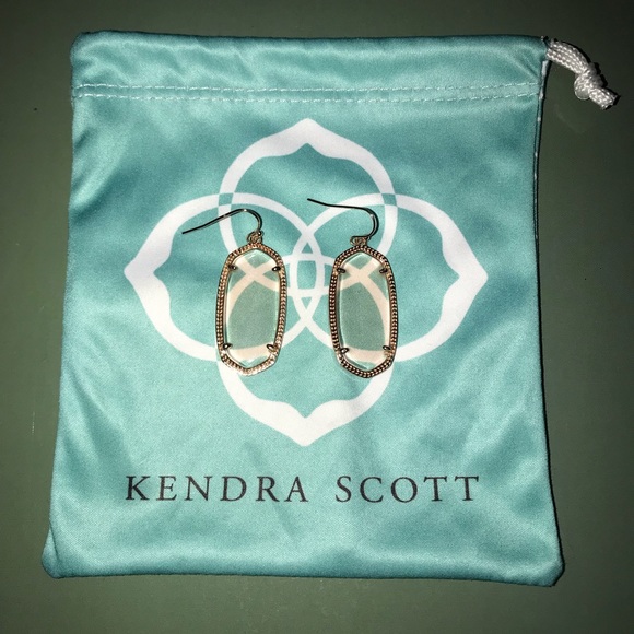 Kendra Scott Elle Earrings - Picture 1 of 2